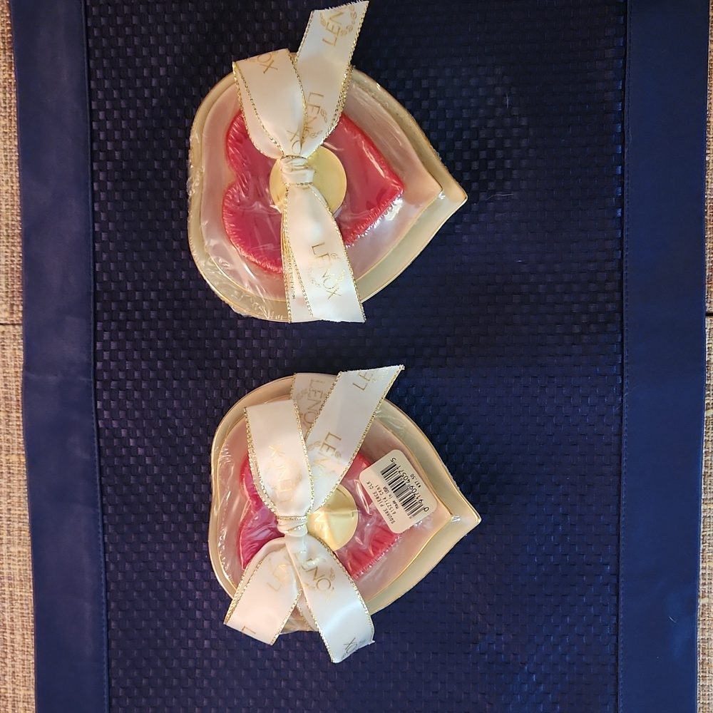 NWT. LENOX.  Heart candle dishes. 2 dishes.  One red heart candle.